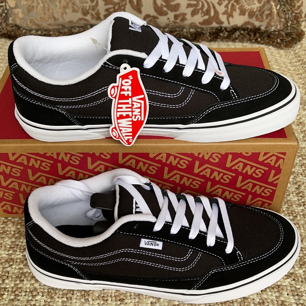 Vans Bearcat Black/White Men’s Bearcat
Black/White
VN000DT2BZW
Sneakers - Picture 3 of 16